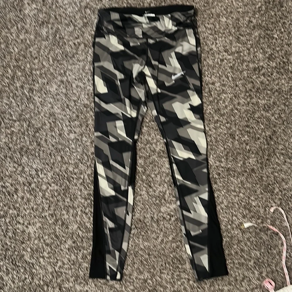 Nike leggings - Picture 2 of 6